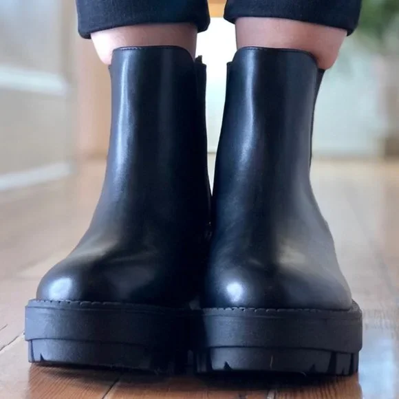 UO Chelsea Black Boots Size 7 - Picture 3 of 8